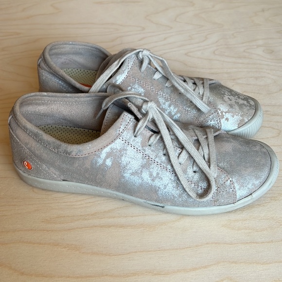 Beautiful, soft Leather sneakers- Softinos brand. Size 40 / US 9. - Picture 3 of 9